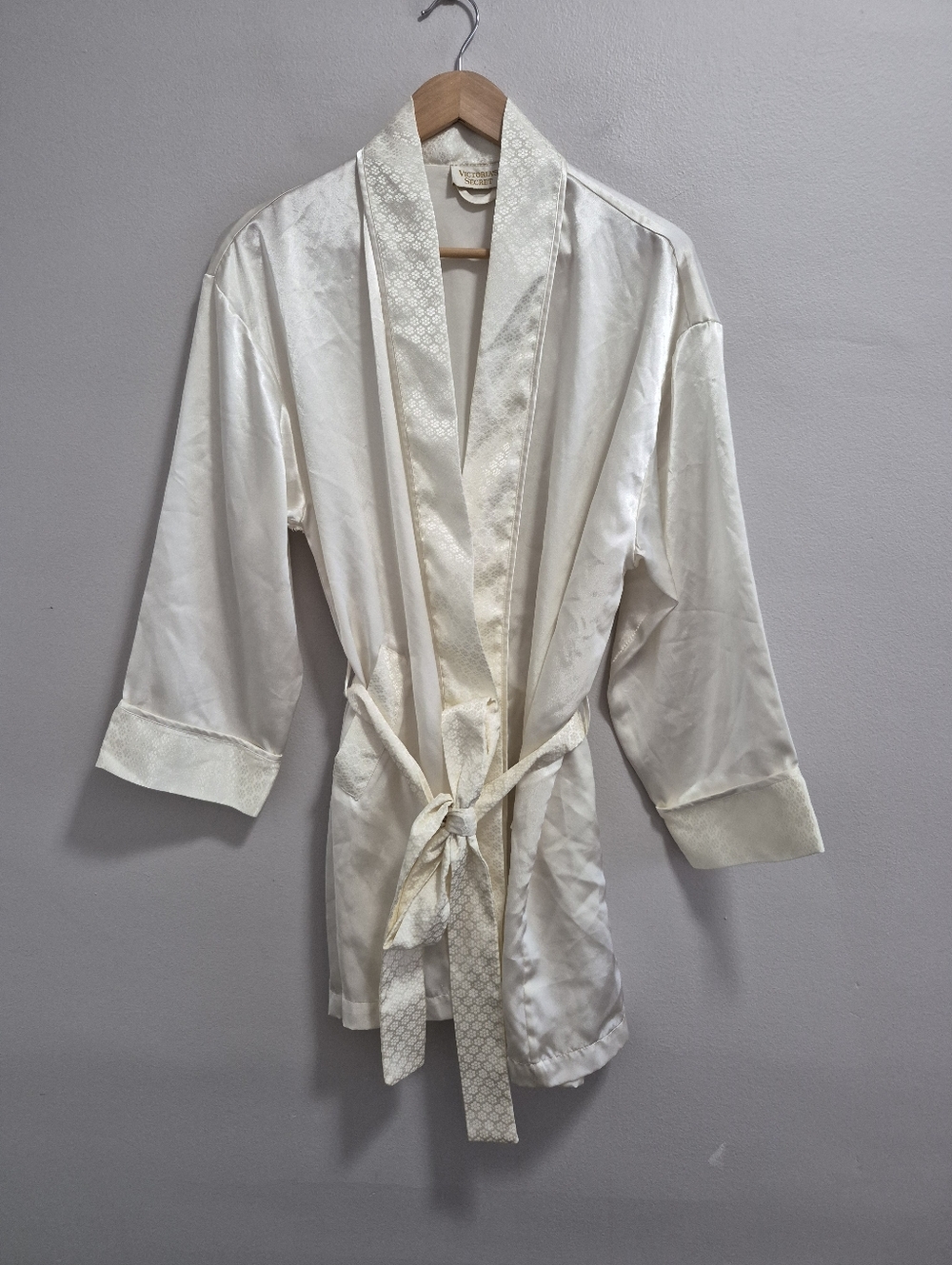 Victoria's Secret Vintage Gold Label Offwhite Cream Robe Floral Trim One Size
